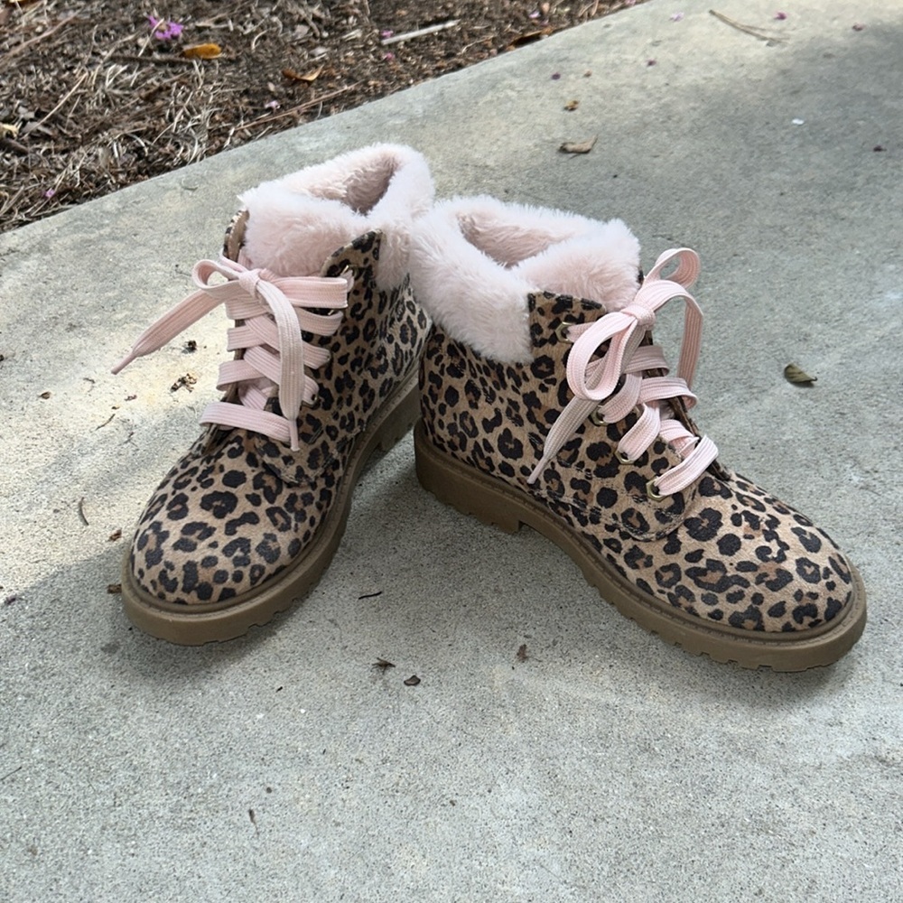 Cheetah Print Kids Boots with Pink Fur Accents - Picture 3 of 6
